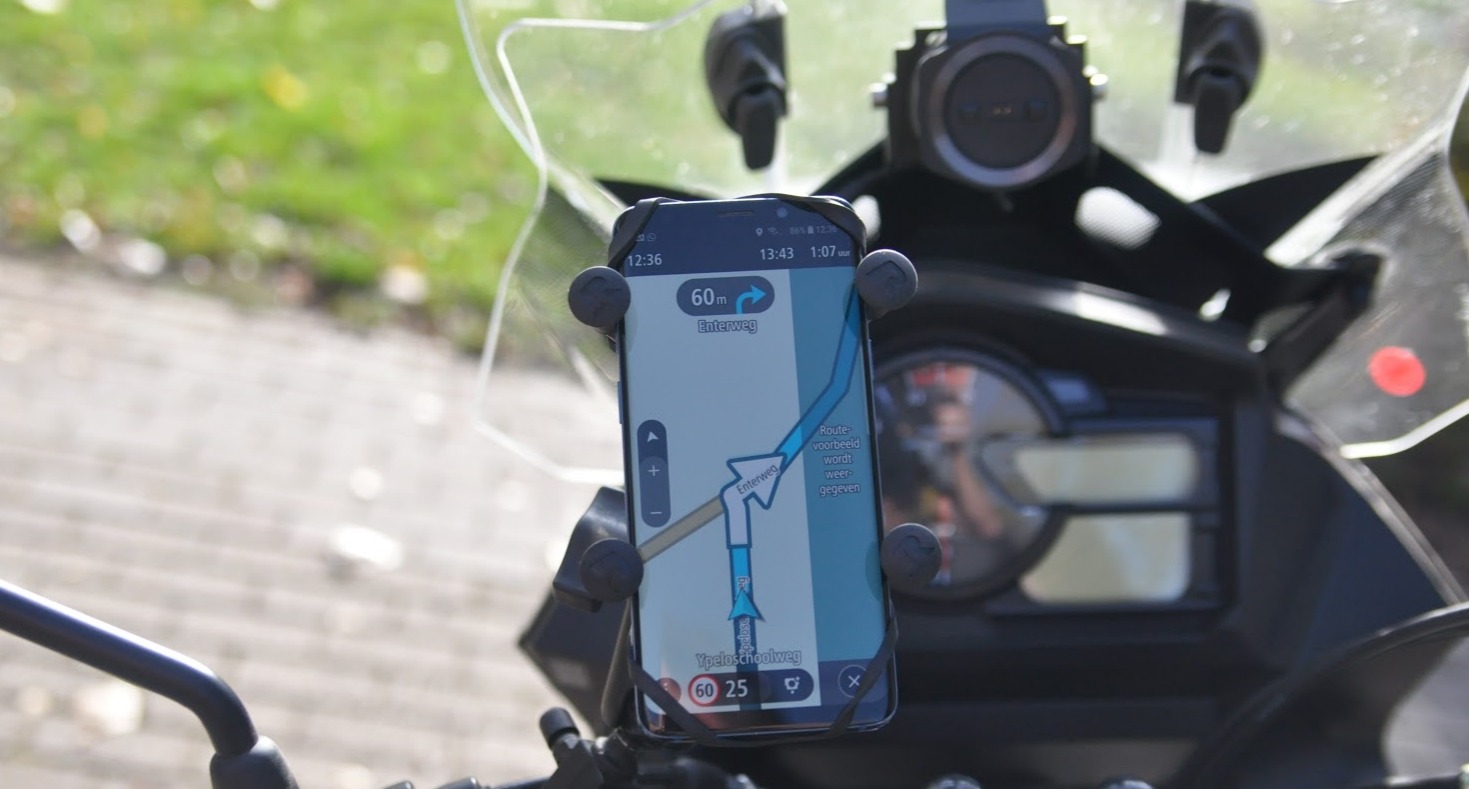 Patch Fonkeling ik lees een boek smartphone op de motor: smart of niet? — MrGPS